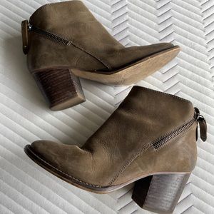 Blondo Nivada Waterbroof Boots - Taupe, Size 5.5